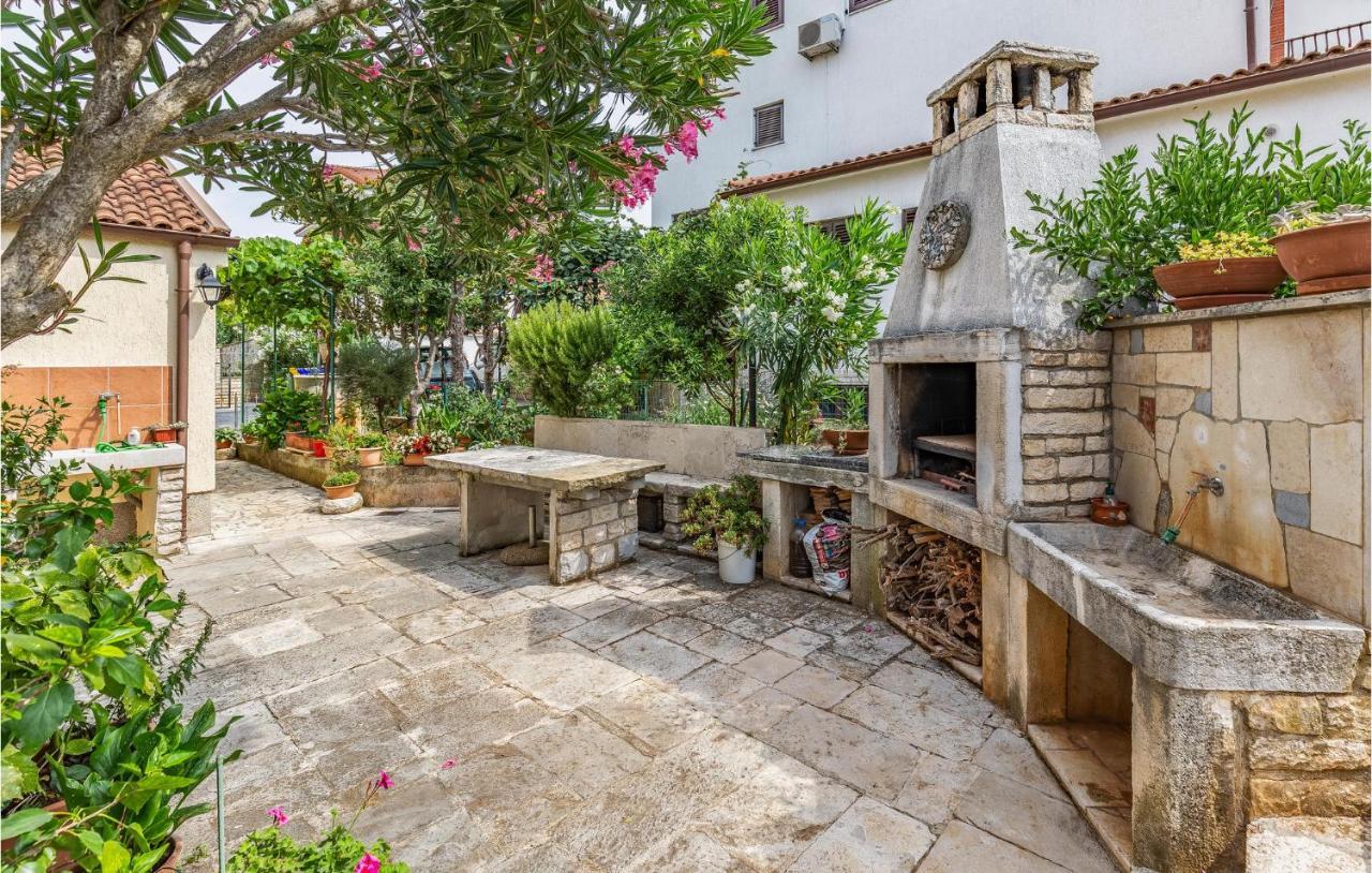 2 Bedroom Stunning Apartment In Rovinj Bagian luar foto