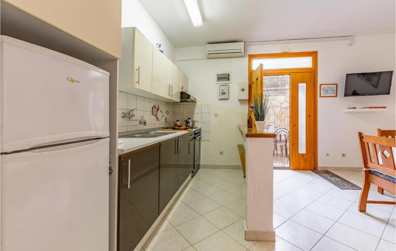 2 Bedroom Stunning Apartment In Rovinj Bagian luar foto