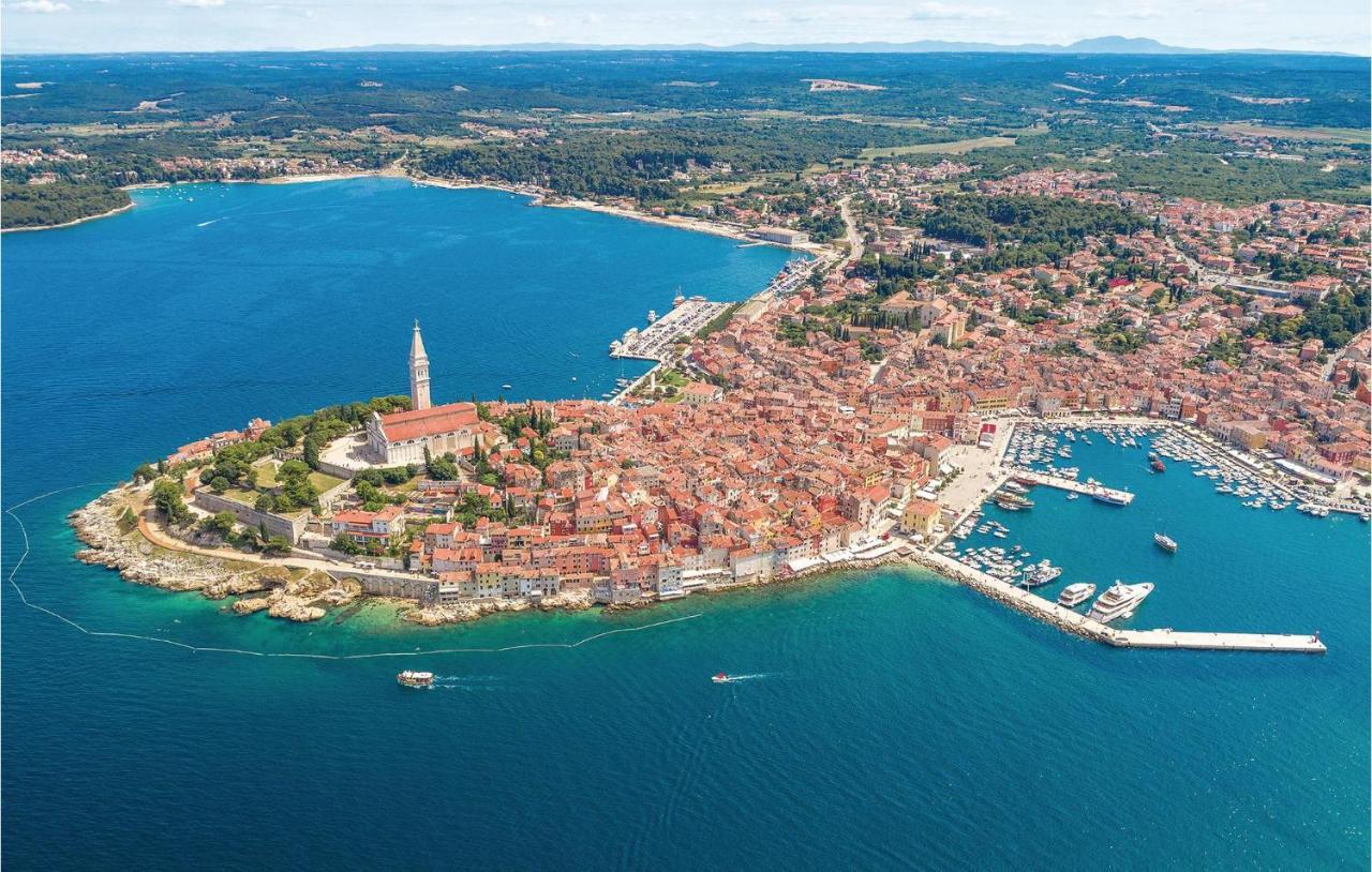 2 Bedroom Stunning Apartment In Rovinj Bagian luar foto