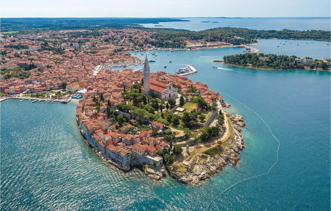 2 Bedroom Stunning Apartment In Rovinj Bagian luar foto