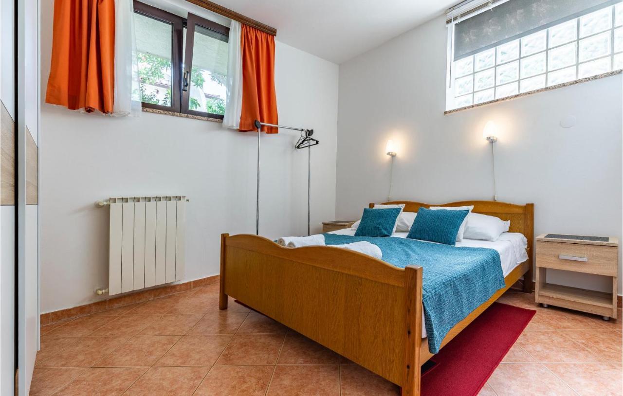 2 Bedroom Stunning Apartment In Rovinj Bagian luar foto