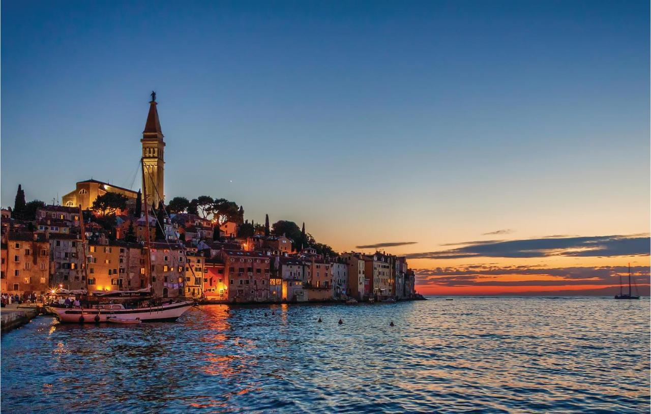 2 Bedroom Stunning Apartment In Rovinj Bagian luar foto