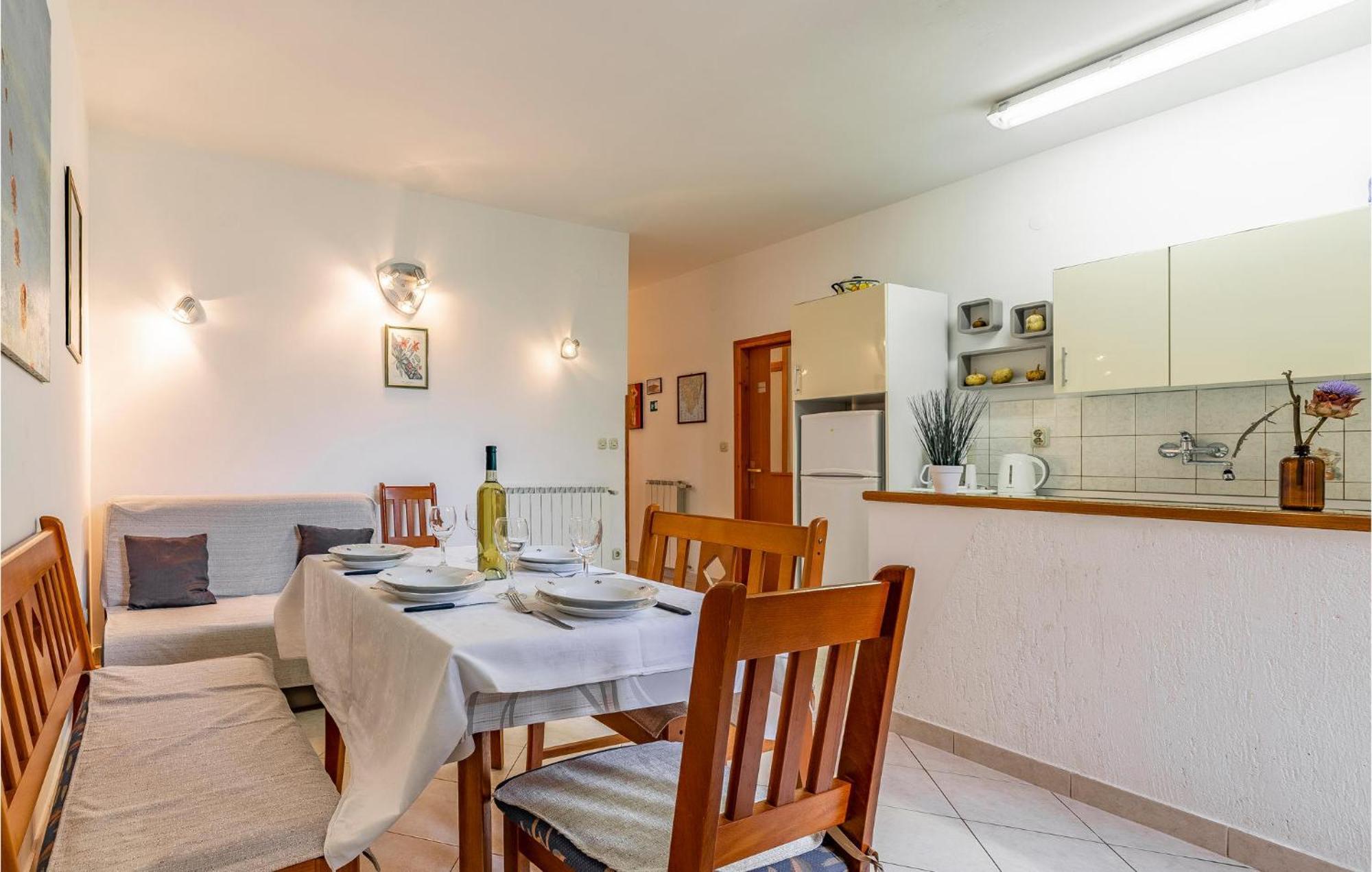 2 Bedroom Stunning Apartment In Rovinj Bagian luar foto