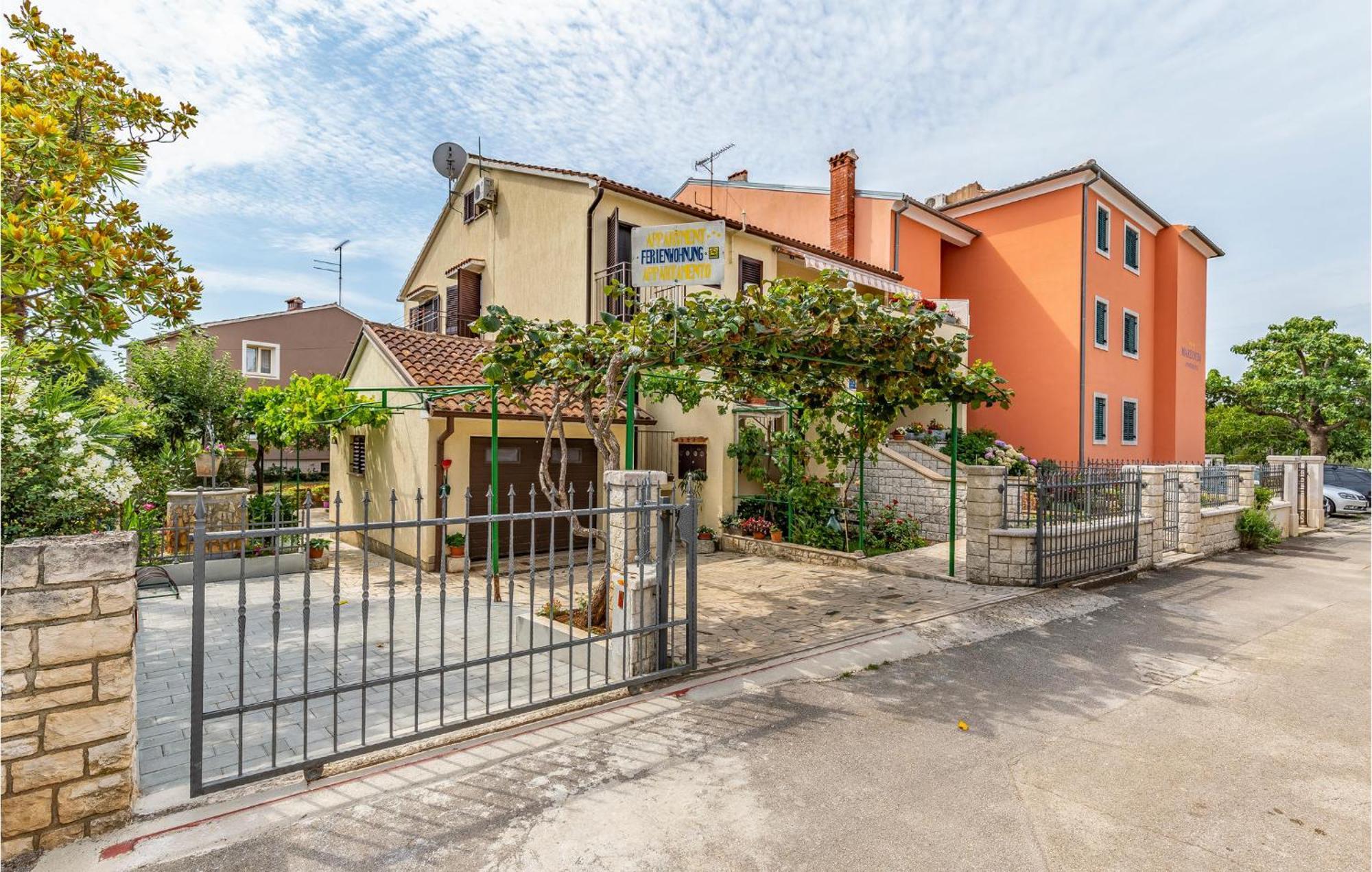 2 Bedroom Stunning Apartment In Rovinj Bagian luar foto